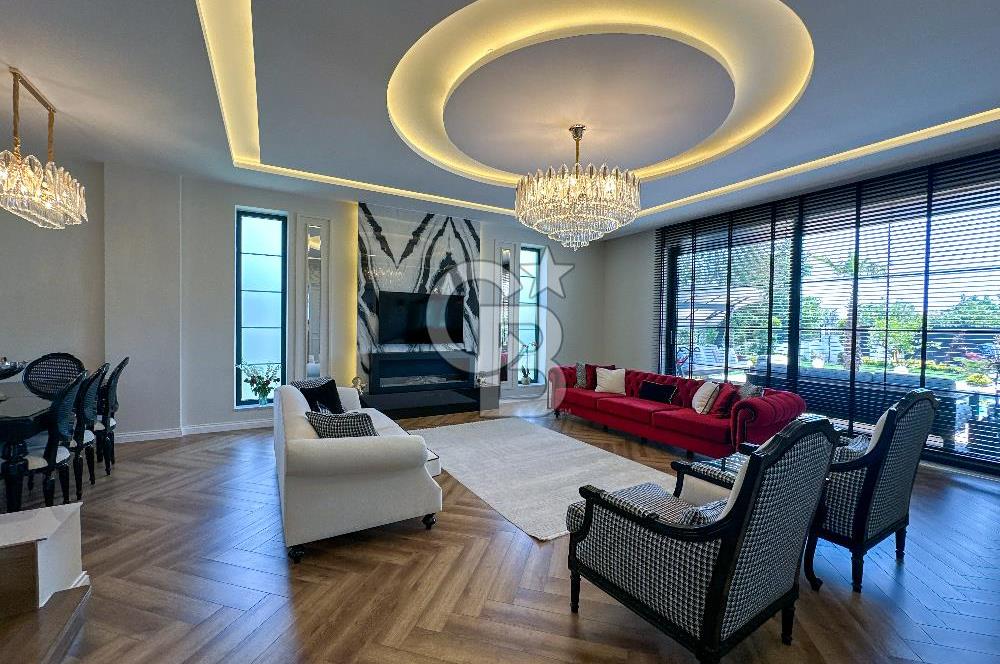 Büyükçekmece Güzelce' de Havuzlu Lüks Satılık Müstakil Villa