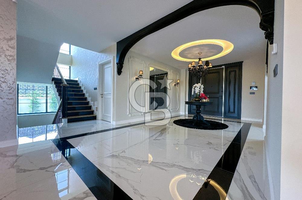 Büyükçekmece Güzelce' de Havuzlu Lüks Satılık Müstakil Villa