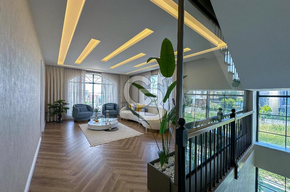 Büyükçekmece Güzelce' de Havuzlu Lüks Satılık Müstakil Villa