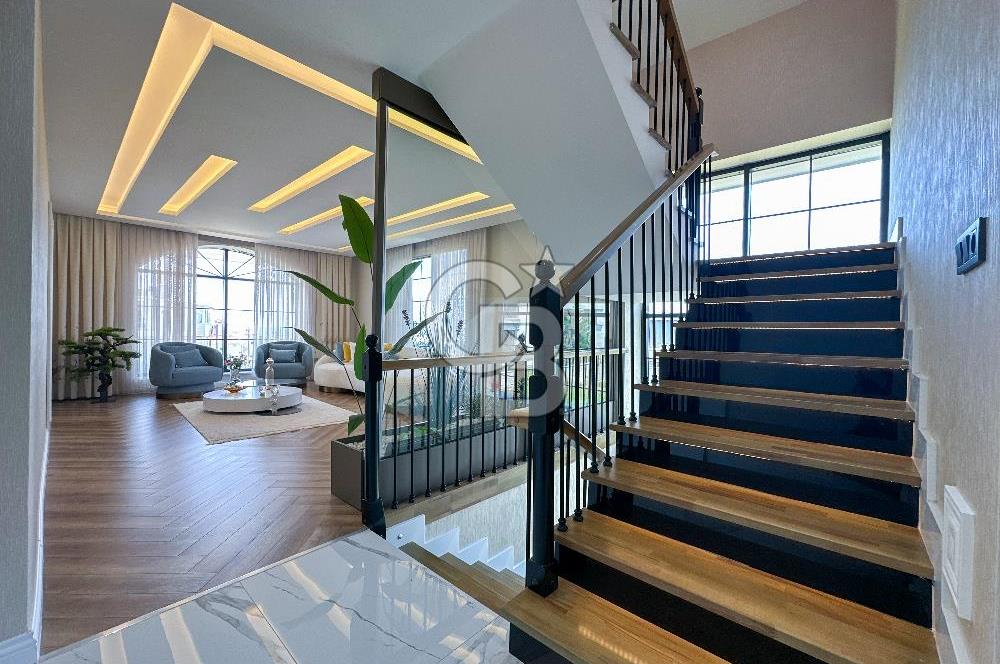 Büyükçekmece Güzelce' de Havuzlu Lüks Satılık Müstakil Villa