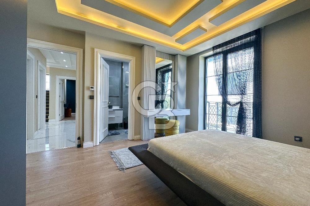 Büyükçekmece Güzelce' de Havuzlu Lüks Satılık Müstakil Villa