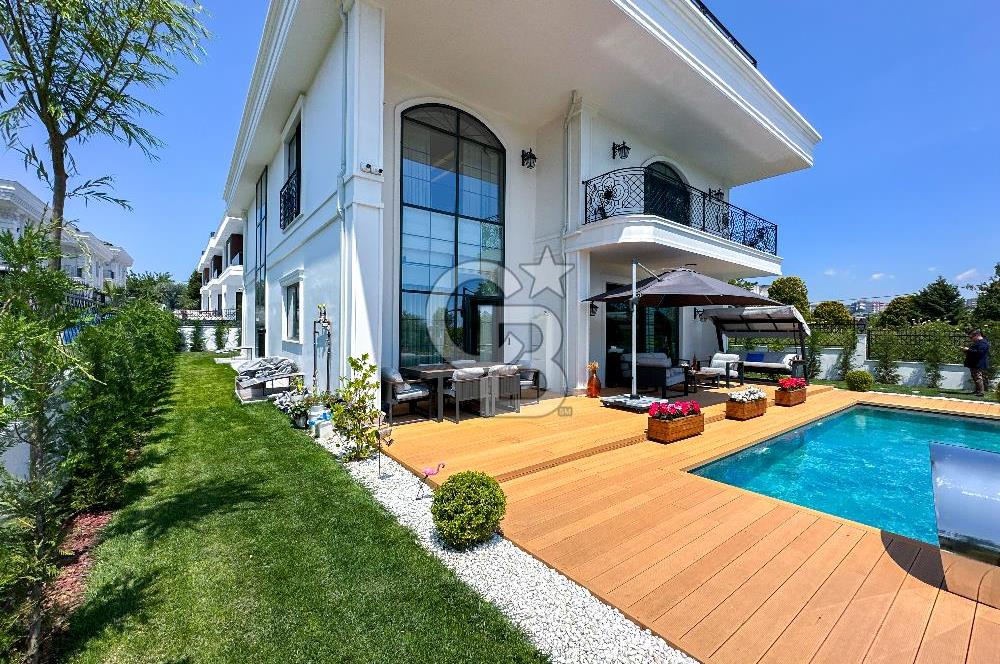 Büyükçekmece Güzelce' de Havuzlu Lüks Satılık Müstakil Villa