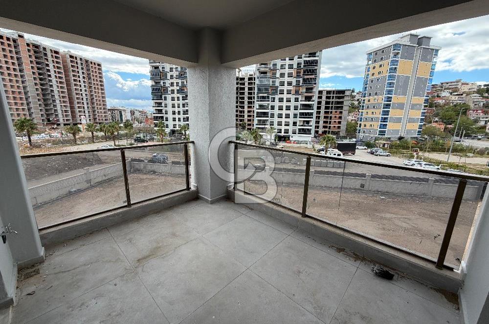 Karşıyaka Örnekköy ROGE TOWER'da Satılık 3+1 Havuzlu Sıfır Daire