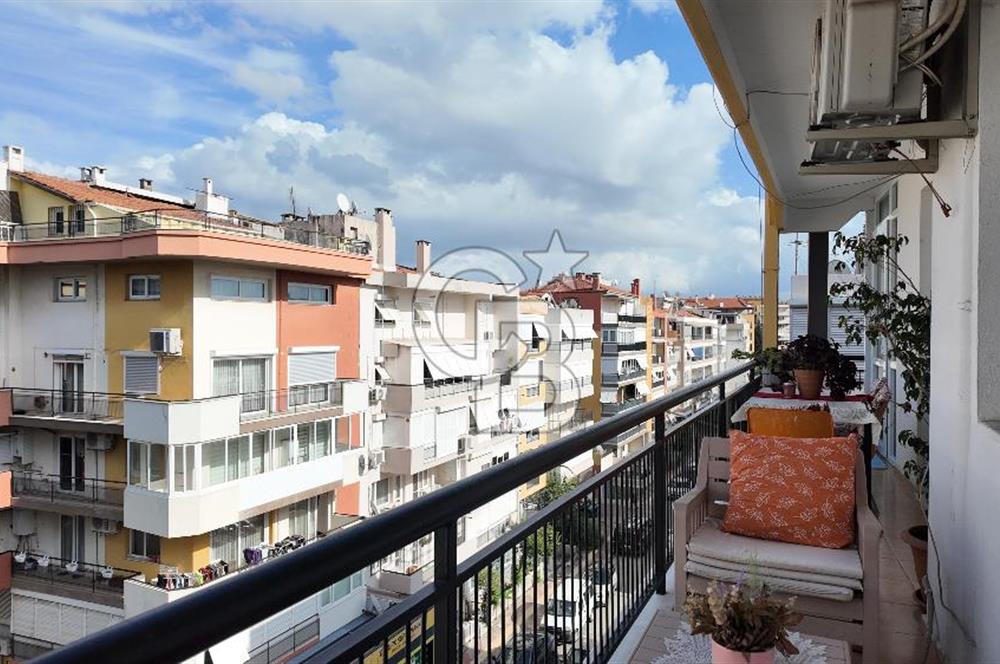 Karşıyaka Yalı’da Full Tadilatlı, Giyinme Odalı Lüks 3+1 Daire