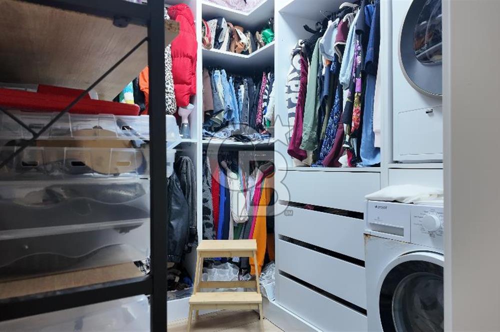 Karşıyaka Yalı’da Full Tadilatlı, Giyinme Odalı Lüks 3+1 Daire