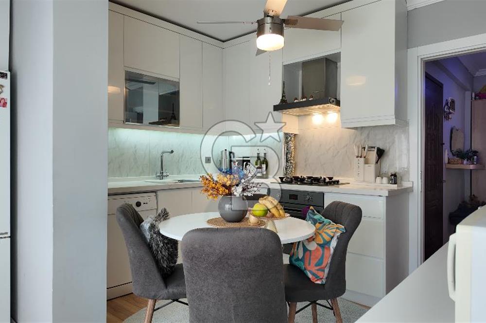 Karşıyaka Yalı’da Full Tadilatlı, Giyinme Odalı Lüks 3+1 Daire