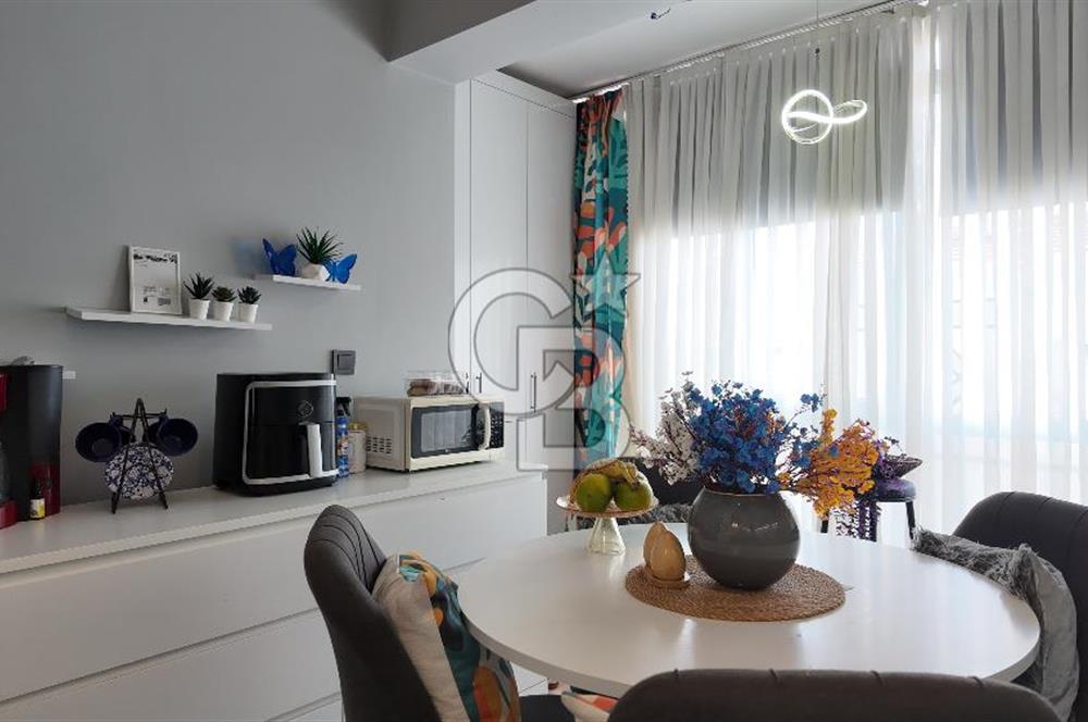 Karşıyaka Yalı’da Full Tadilatlı, Giyinme Odalı Lüks 3+1 Daire