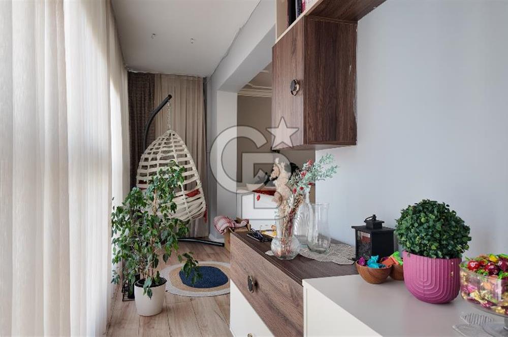 Karşıyaka Yalı’da Full Tadilatlı, Giyinme Odalı Lüks 3+1 Daire