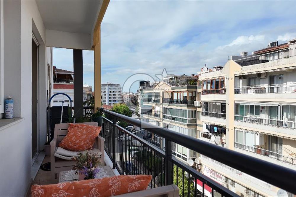 Karşıyaka Yalı’da Full Tadilatlı, Giyinme Odalı Lüks 3+1 Daire