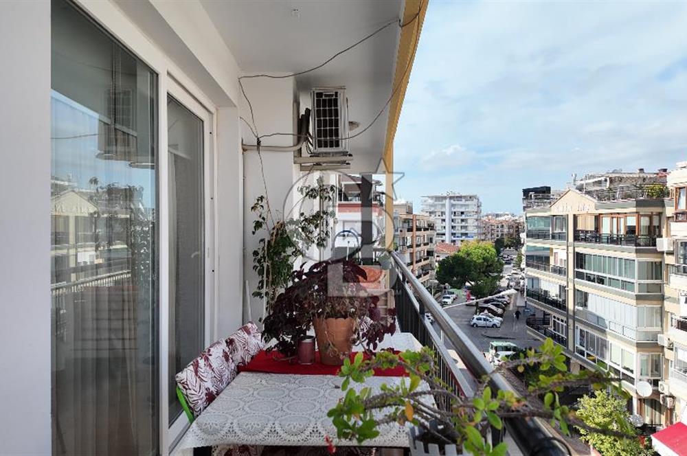 Karşıyaka Yalı’da Full Tadilatlı, Giyinme Odalı Lüks 3+1 Daire