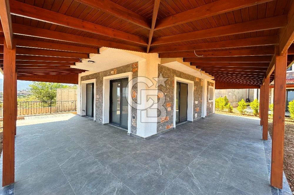 Datça Burgaz'da Panoramik Deniz Manzaralı 6+2 Villa