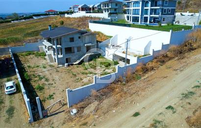 Silivri Selimpaşa' da Komple Deniz Manzaralı Natamam Villa – 3 Katlı, Geniş Bahçeli ve Hobi Alanlı Villa