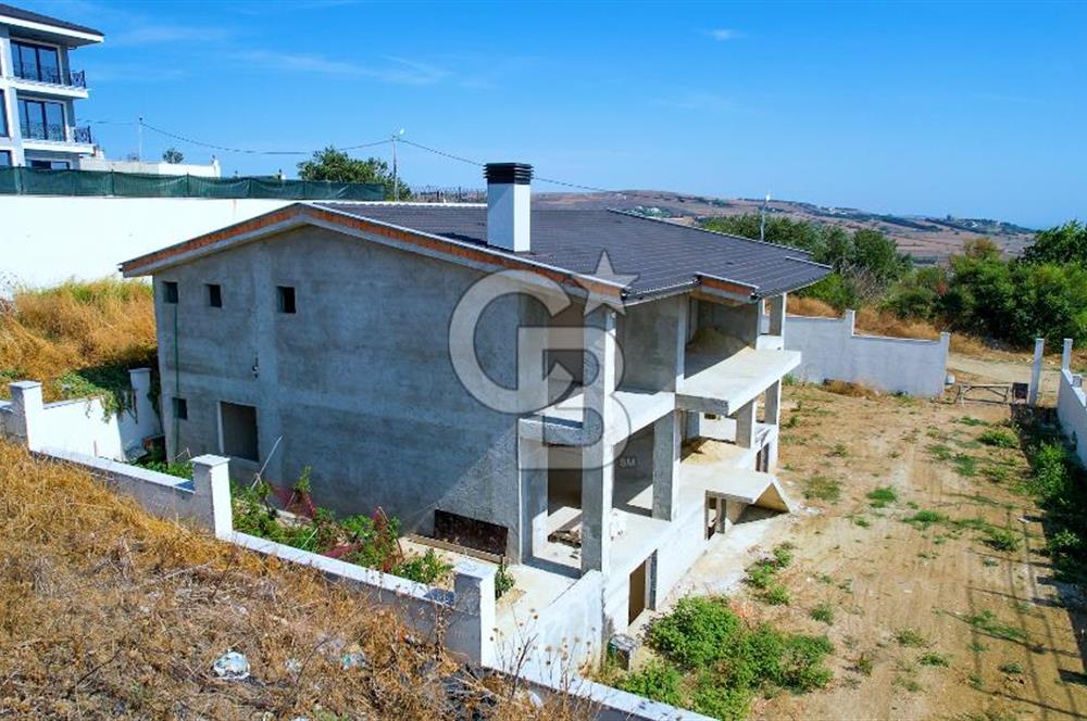 Silivri Selimpaşa' da Komple Deniz Manzaralı Natamam Villa – 3 Katlı, Geniş Bahçeli ve Hobi Alanlı Villa