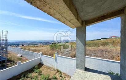 Silivri Selimpaşa' da Komple Deniz Manzaralı Natamam Villa – 3 Katlı, Geniş Bahçeli ve Hobi Alanlı Villa