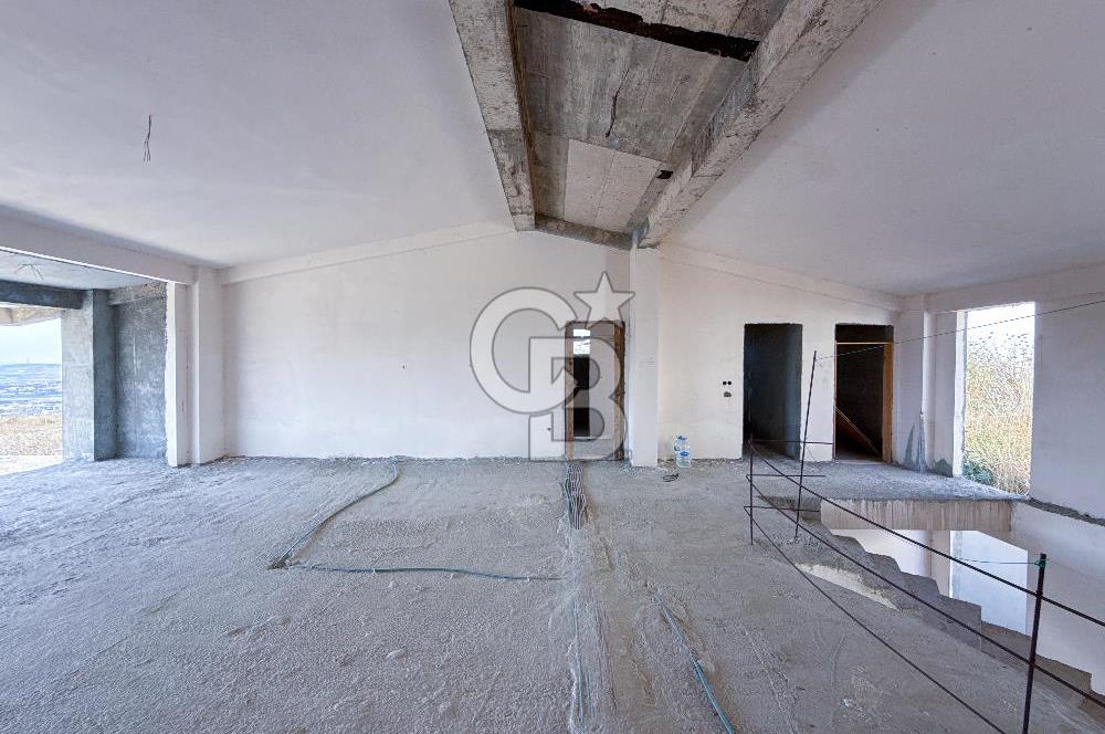 Silivri Selimpaşa' da Komple Deniz Manzaralı Natamam Villa – 3 Katlı, Geniş Bahçeli ve Hobi Alanlı Villa