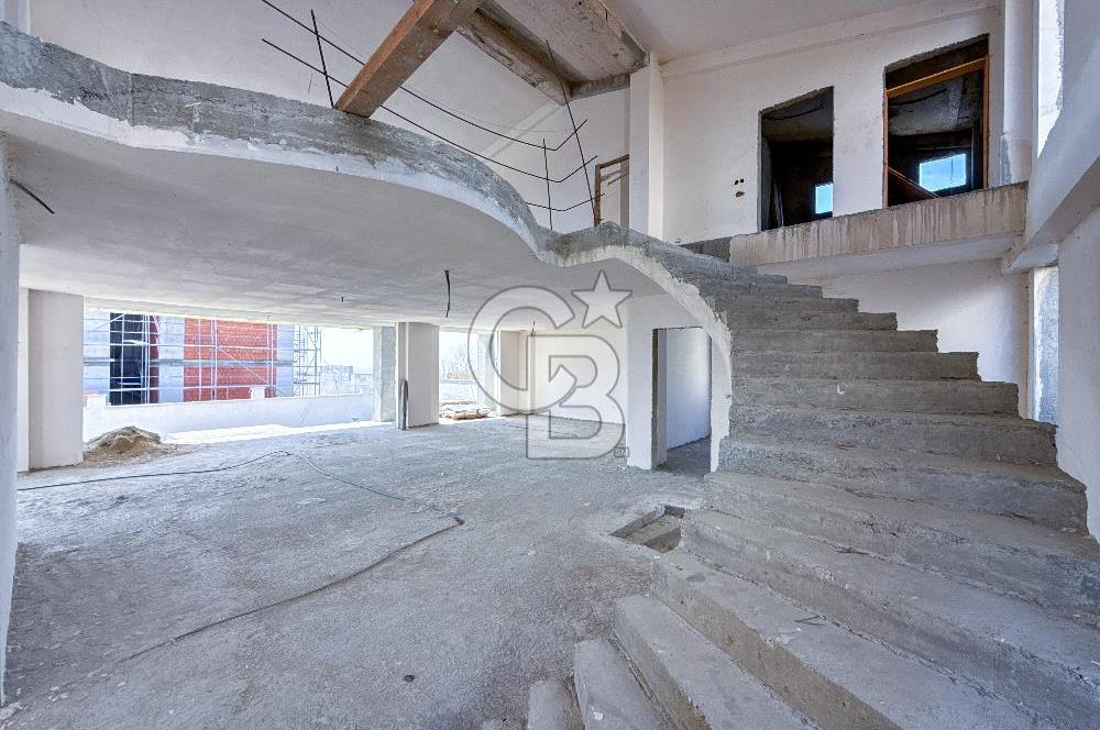 Silivri Selimpaşa' da Komple Deniz Manzaralı Natamam Villa – 3 Katlı, Geniş Bahçeli ve Hobi Alanlı Villa