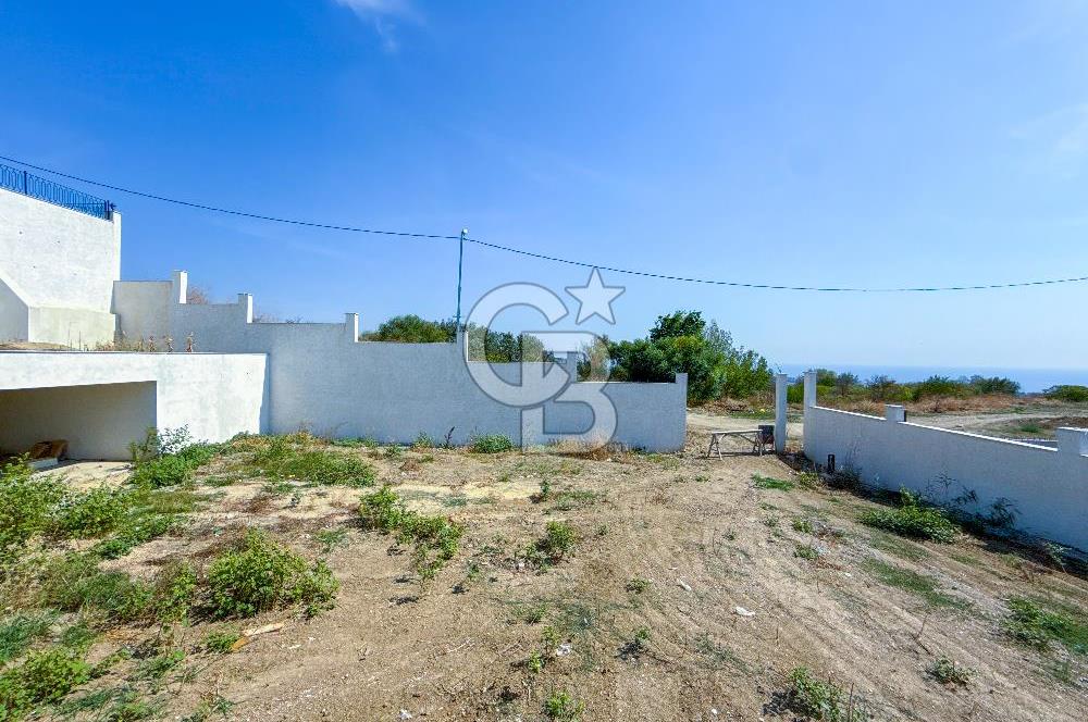 Silivri Selimpaşa' da Komple Deniz Manzaralı Natamam Villa – 3 Katlı, Geniş Bahçeli ve Hobi Alanlı Villa