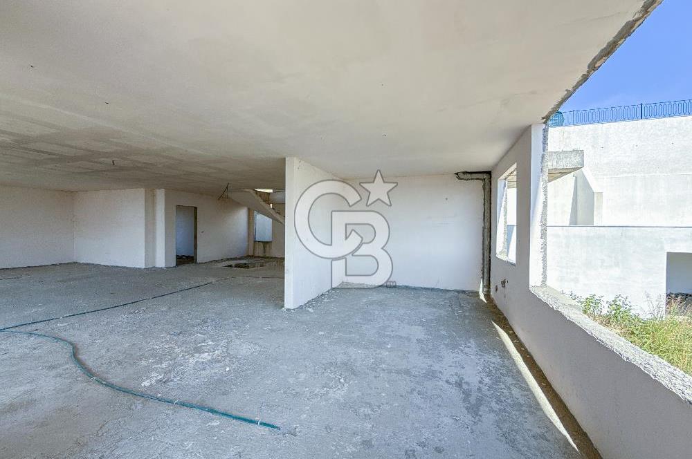 Silivri Selimpaşa' da Komple Deniz Manzaralı Natamam Villa – 3 Katlı, Geniş Bahçeli ve Hobi Alanlı Villa