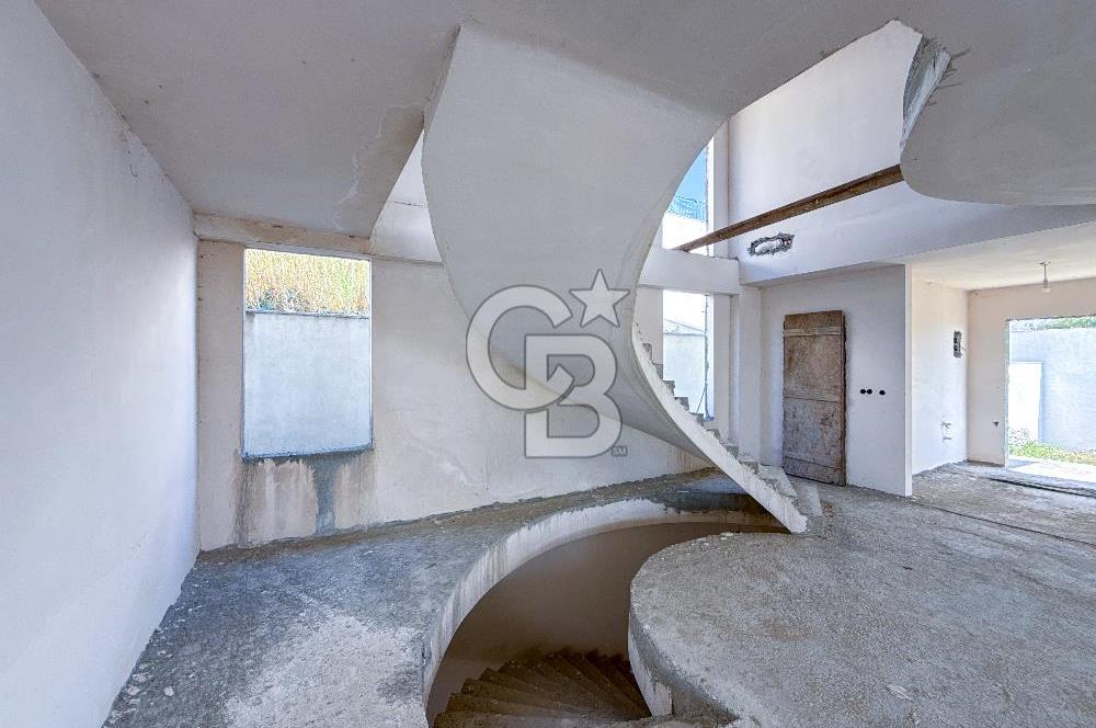 Silivri Selimpaşa' da Komple Deniz Manzaralı Natamam Villa – 3 Katlı, Geniş Bahçeli ve Hobi Alanlı Villa