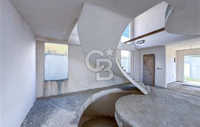 Silivri Selimpaşa' da Komple Deniz Manzaralı Natamam Villa – 3 Katlı, Geniş Bahçeli ve Hobi Alanlı Villa