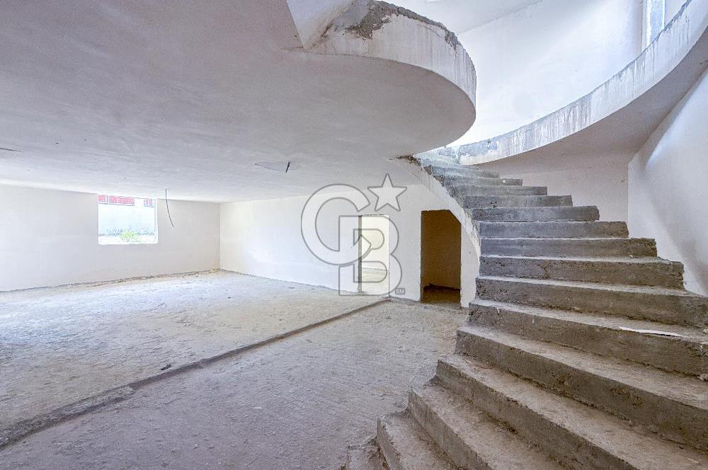 Silivri Selimpaşa' da Komple Deniz Manzaralı Natamam Villa – 3 Katlı, Geniş Bahçeli ve Hobi Alanlı Villa