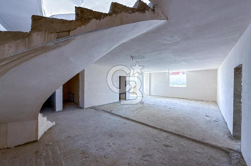 Silivri Selimpaşa' da Komple Deniz Manzaralı Natamam Villa – 3 Katlı, Geniş Bahçeli ve Hobi Alanlı Villa