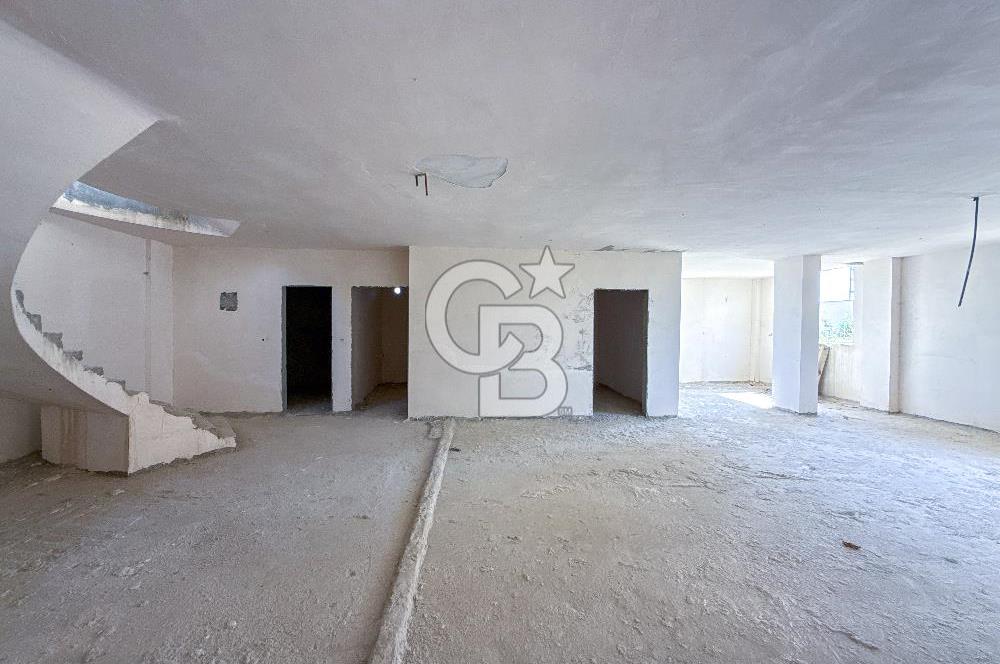 Silivri Selimpaşa' da Komple Deniz Manzaralı Natamam Villa – 3 Katlı, Geniş Bahçeli ve Hobi Alanlı Villa