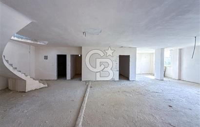 Silivri Selimpaşa' da Komple Deniz Manzaralı Natamam Villa – 3 Katlı, Geniş Bahçeli ve Hobi Alanlı Villa