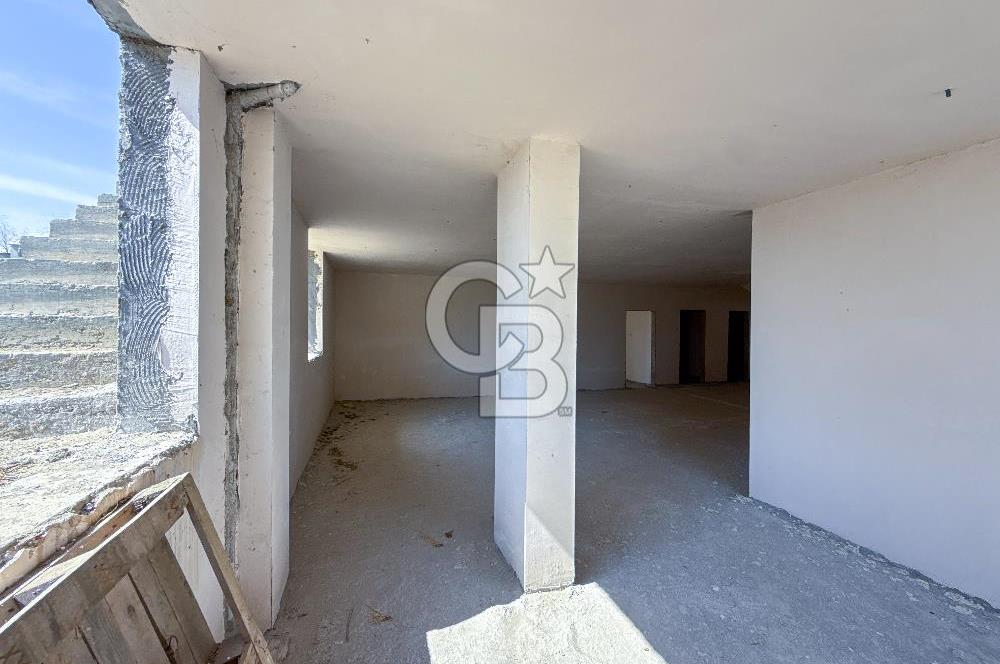 Silivri Selimpaşa' da Komple Deniz Manzaralı Natamam Villa – 3 Katlı, Geniş Bahçeli ve Hobi Alanlı Villa