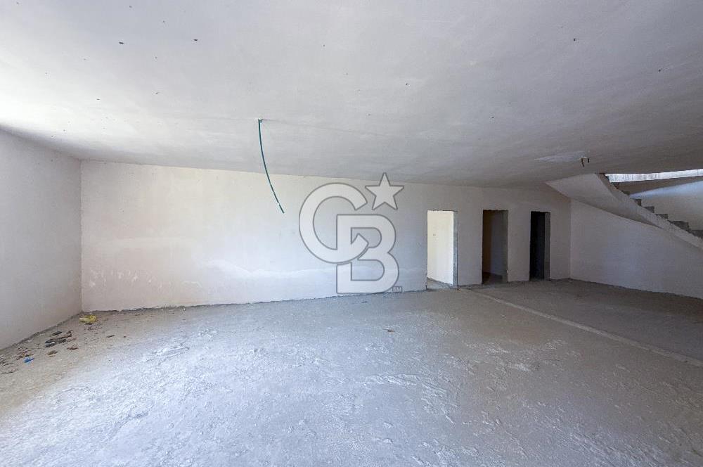 Silivri Selimpaşa' da Komple Deniz Manzaralı Natamam Villa – 3 Katlı, Geniş Bahçeli ve Hobi Alanlı Villa