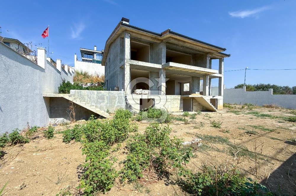 Silivri Selimpaşa' da Komple Deniz Manzaralı Natamam Villa – 3 Katlı, Geniş Bahçeli ve Hobi Alanlı Villa
