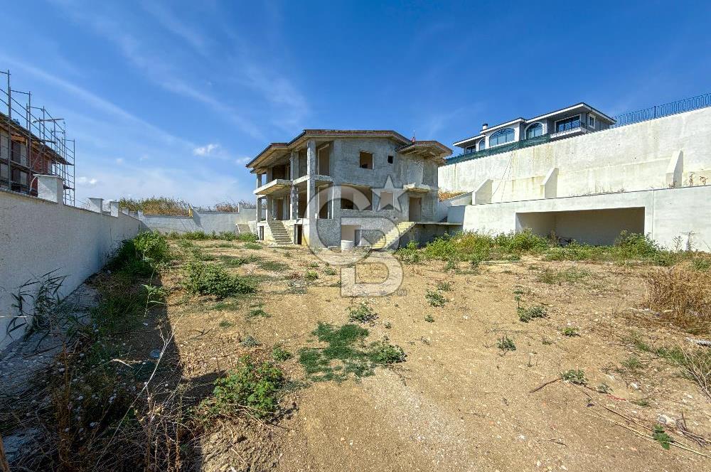 Silivri Selimpaşa' da Komple Deniz Manzaralı Natamam Villa – 3 Katlı, Geniş Bahçeli ve Hobi Alanlı Villa