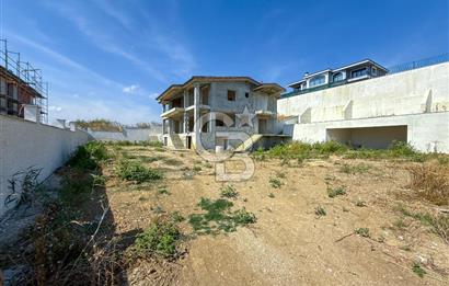 Silivri Selimpaşa' da Komple Deniz Manzaralı Natamam Villa – 3 Katlı, Geniş Bahçeli ve Hobi Alanlı Villa