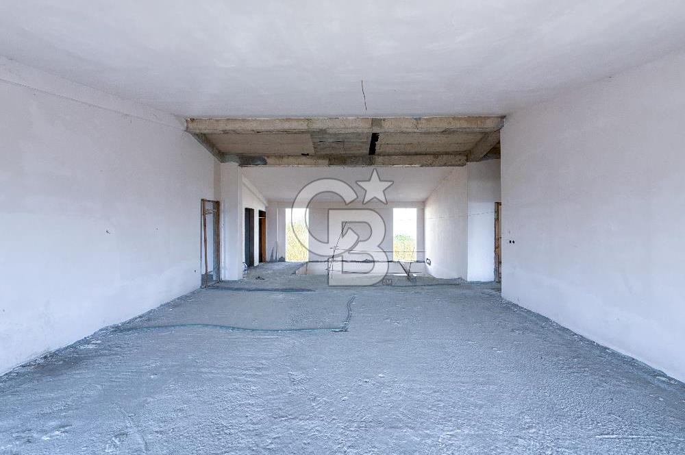 Silivri Selimpaşa' da Komple Deniz Manzaralı Natamam Villa – 3 Katlı, Geniş Bahçeli ve Hobi Alanlı Villa