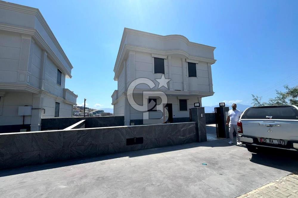 JASSE'DEN KUŞADASINDA FOURLEX DENİZ MANZARALI HAVUZLU