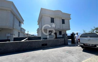 JASSE'DEN KUŞADASINDA FOURLEX DENİZ MANZARALI HAVUZLU