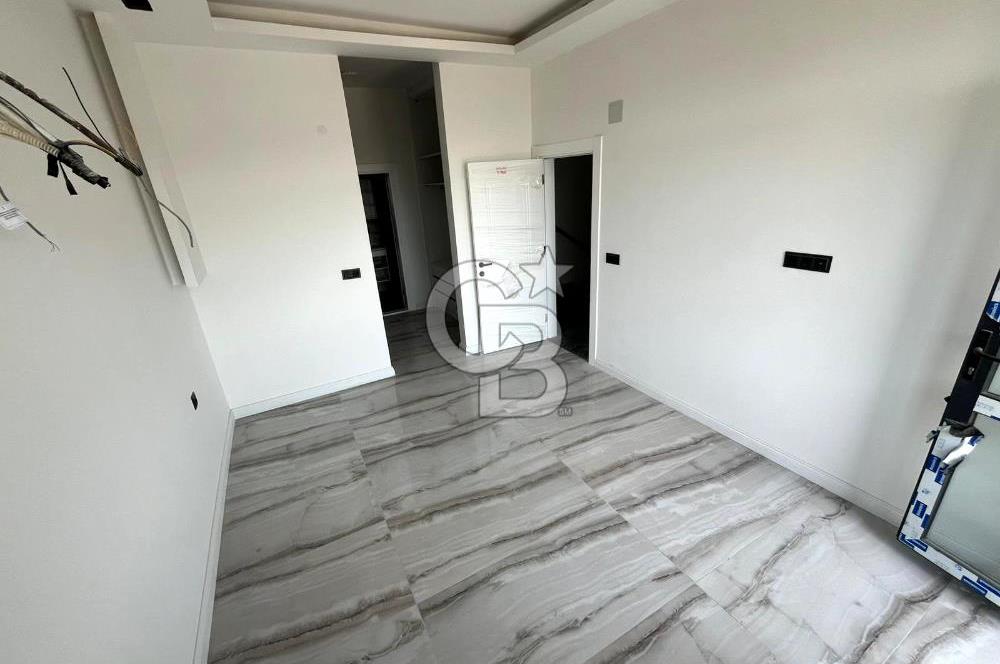 JASSE'DEN KUŞADASINDA FOURLEX DENİZ MANZARALI HAVUZLU