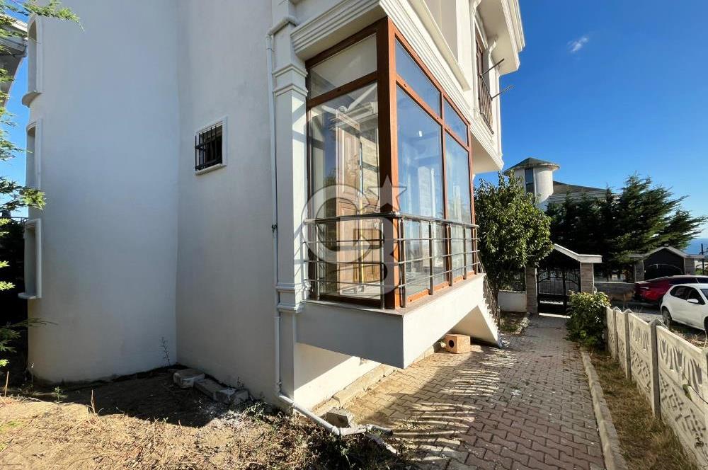 BÜYÜKÇEKMECE'DE MÜSTAKİL DENİZ MANZARALI VİLLA