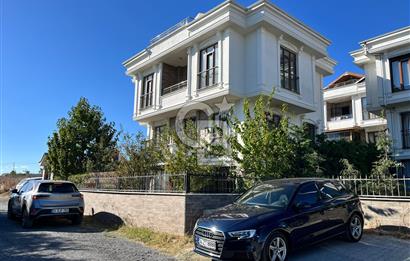 BÜYÜKÇEKMECE'DE MÜSTAKİL DENİZ MANZARALI VİLLA