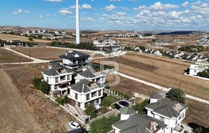 BÜYÜKÇEKMECE'DE MÜSTAKİL DENİZ MANZARALI VİLLA