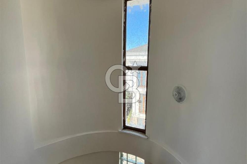 BÜYÜKÇEKMECE'DE MÜSTAKİL DENİZ MANZARALI VİLLA