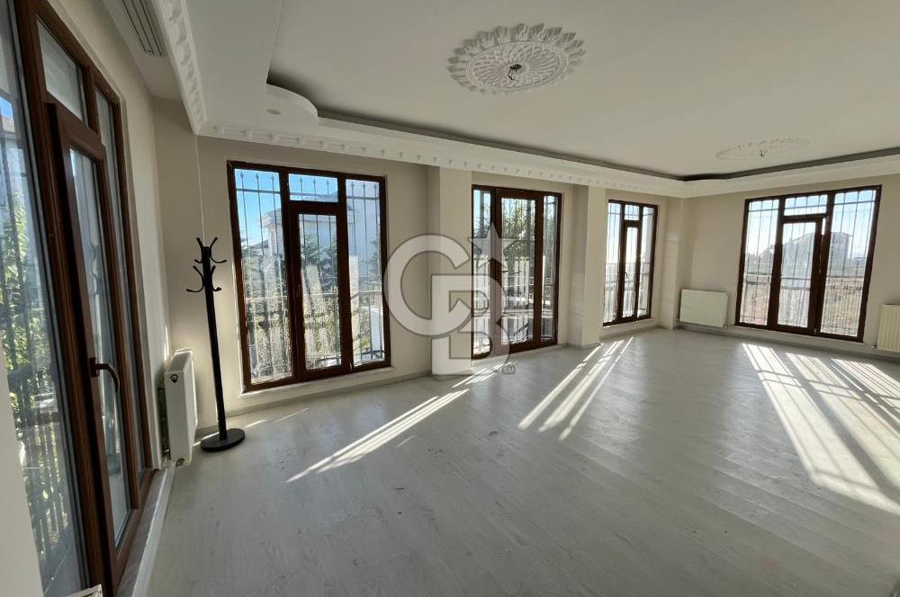 BÜYÜKÇEKMECE'DE MÜSTAKİL DENİZ MANZARALI VİLLA