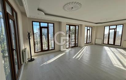 BÜYÜKÇEKMECE'DE MÜSTAKİL DENİZ MANZARALI VİLLA