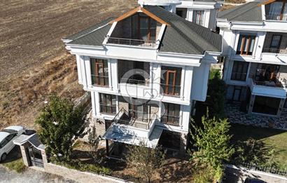 BÜYÜKÇEKMECE'DE MÜSTAKİL DENİZ MANZARALI VİLLA