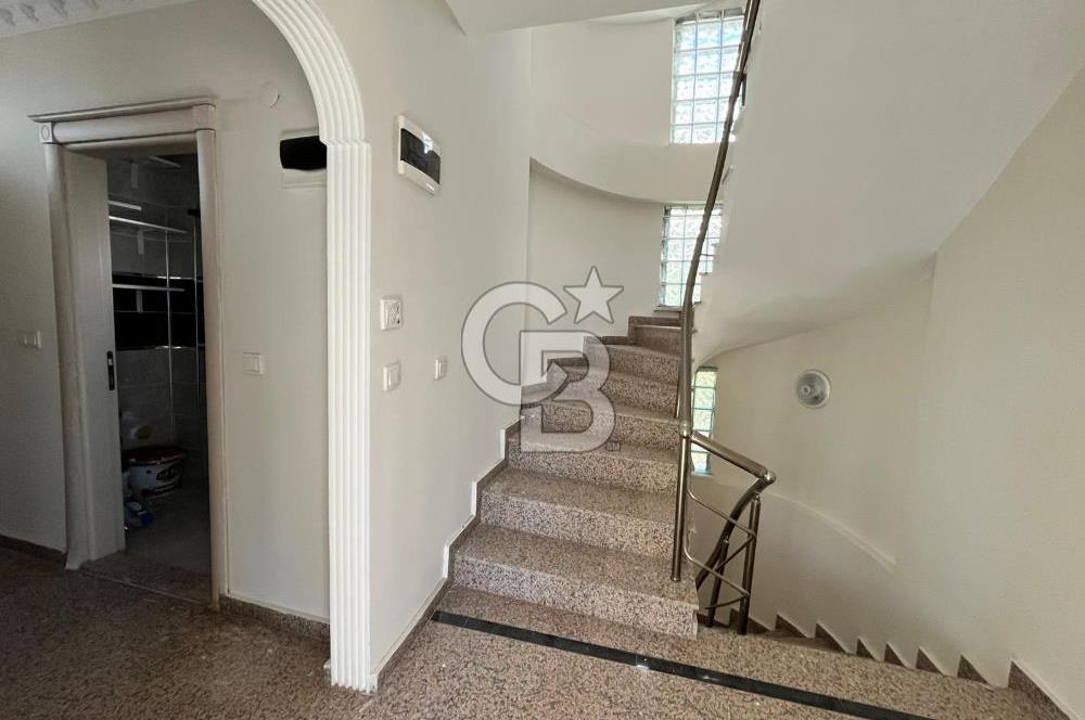 BÜYÜKÇEKMECE'DE MÜSTAKİL DENİZ MANZARALI VİLLA