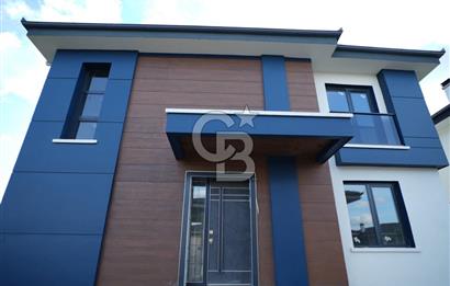 ELMADAĞ TATLICA MAHALLESİNDE SİTE'DE SATILIK 4+1 LÜKS VİLLA
