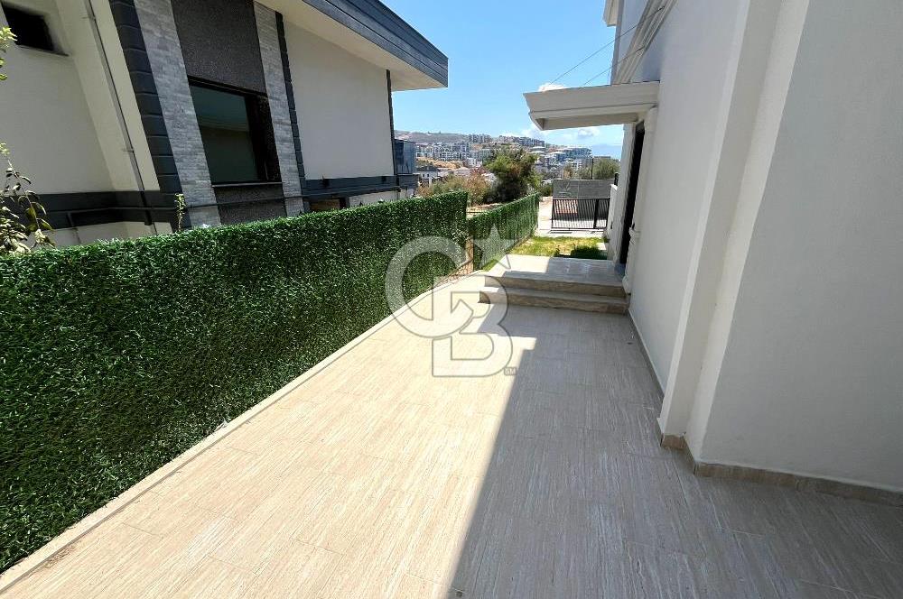 JASSE'DEN KUŞADASIN'DA TRİPLEX HAVUZLU BAHÇELİ