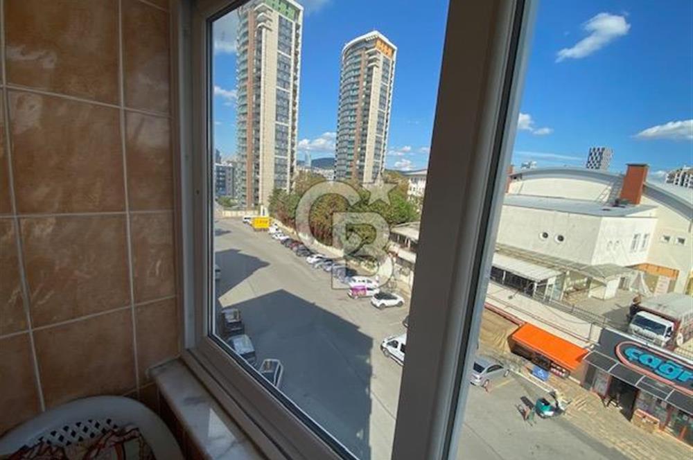 KARTAL PETROL-İŞ'DE CADDE ÜZERİ FERAH VE ULAŞIMI KOLAY 3+1 DAİRE