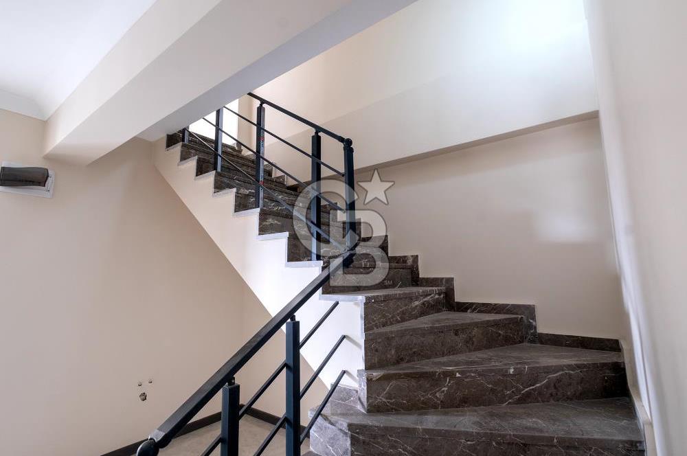 BAŞİSKELE AŞAĞI YUVACIK MAHMUTPAŞA MAH DENİZ MANZARALI 3+1 ÇATI DUBLEKS