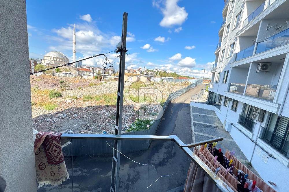 MALTEPE AYDINEVLERDE BALKONLU GENİŞ ODALI 2+1 KÖŞE DAİRE